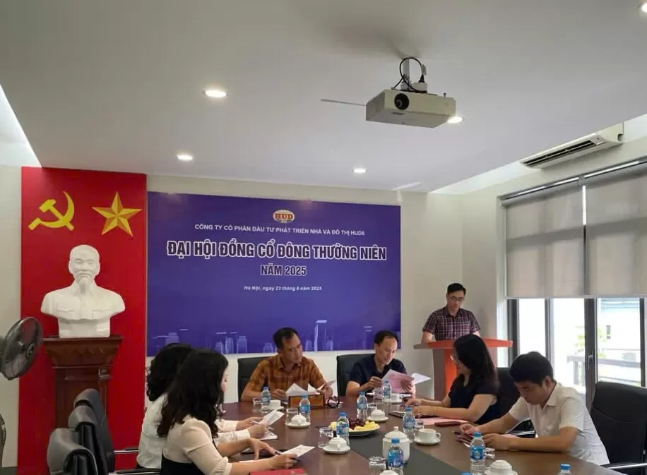 Ông Nguyễn Ngọc Hải - Giám đốc Công ty báo cáo kết quả SXKD năm 2024 và kế hoạch SXKD năm 2025 của Công ty